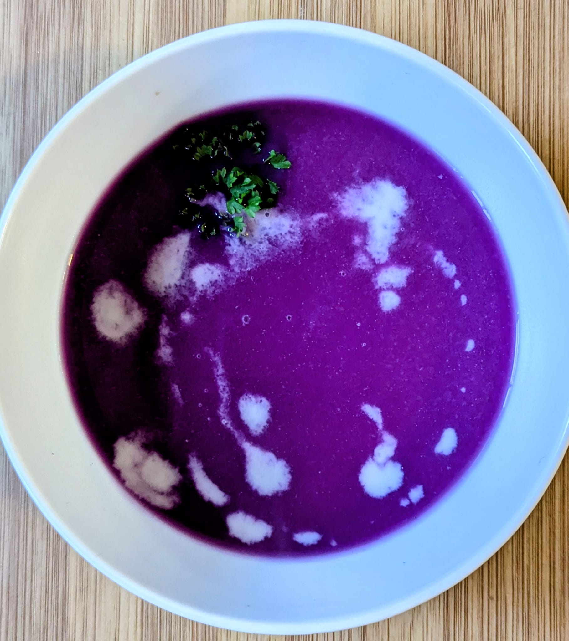 Rodekoolsoep met Warme Winterkruiden